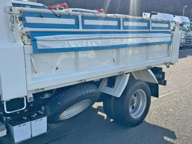 助手席側アオリに、サビ・キズ・ヘコミがあります。|いすゞ エルフ 2RG-NKR88AD(2WD)の写真22