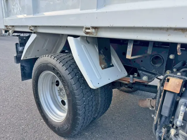 運転席側リヤフェンダーにキズがあります。|いすゞ エルフ 2RG-NKR88AD(2WD)の写真25