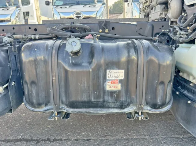 燃料タンクは71Lです。|いすゞ エルフ 2RG-NKR88AD(2WD)の写真29