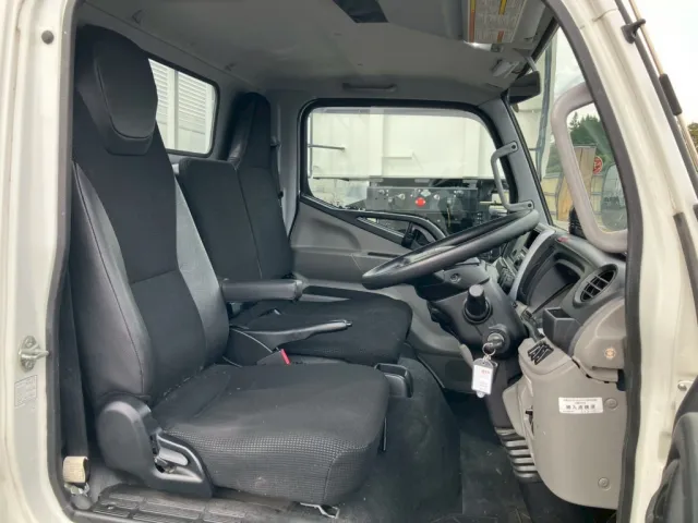 三菱 キャンター 2RG-FBA20(2WD)の写真7