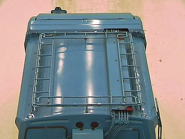 タンク上部に折り畳み式のキャリアが付いています。|三菱 ファイター 2KG-FK72FZの写真9