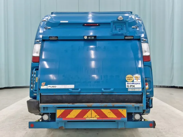 リヤ周りの状態です。(リヤゲートにシールはがし跡があります)|三菱 ファイター 2KG-FK72FZの写真17