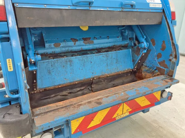 積み込み方式はプレス式です。|三菱 ファイター 2KG-FK72FZの写真18