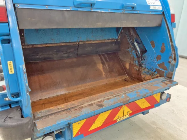 積み込み方式はプレス式です。|三菱 ファイター 2KG-FK72FZの写真19