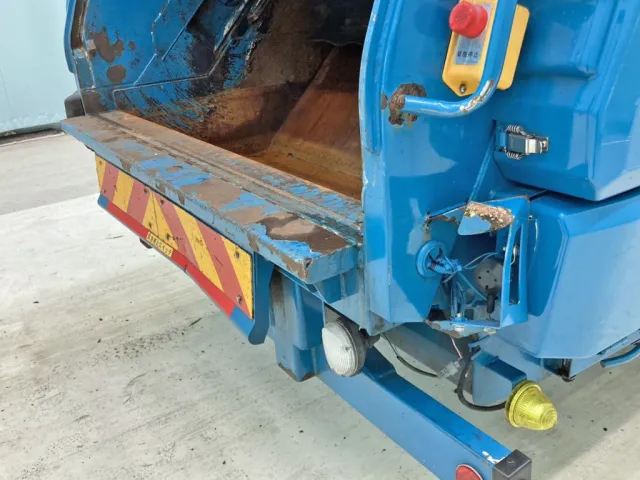 リヤ運転席側ゴム欠品・ステー曲がりがあります。|三菱 ファイター 2KG-FK72FZの写真22