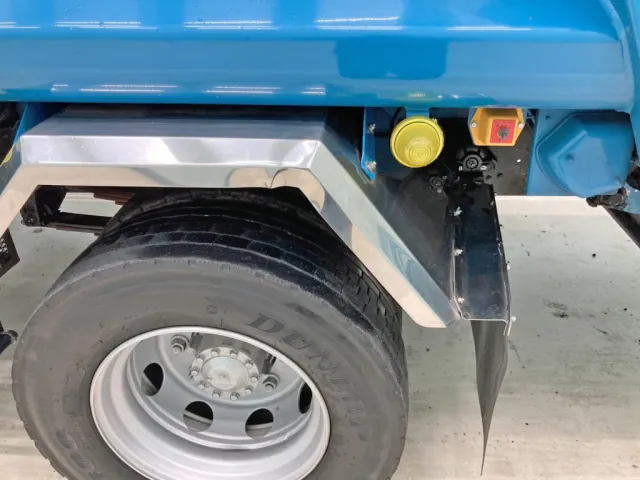 助手席側リヤフェンダーにヘコミがあります。|三菱 ファイター 2KG-FK72FZの写真30