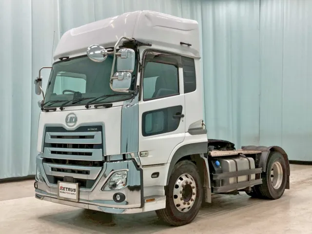 フロント周り、メッキパーツで飾っています。|UDトラックス クオン 2PG-GK5AABの写真1