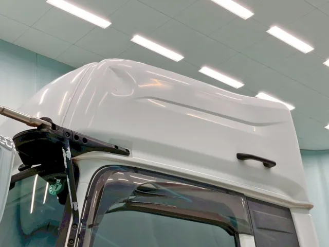 ルーフ助手席側にヘコミがあります。|UDトラックス クオン 2PG-GK5AABの写真20