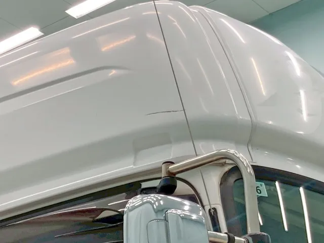 ルーフ運転席側にキズがあります。|UDトラックス クオン 2PG-GK5AABの写真21