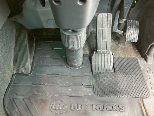 2ペダル仕様です。|UDトラックス クオン 2PG-GK5AABの写真27