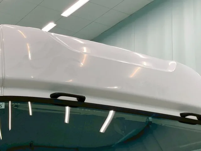 ルーフ前方にシールはがし跡があります。|UDトラックス クオン 2PG-GK5AABの写真30