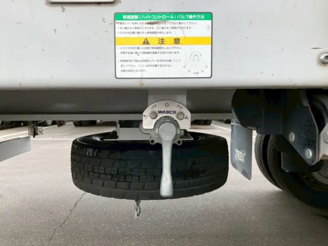 エアサスの昇降レバーです。|トレクス  PLB34112改の写真16