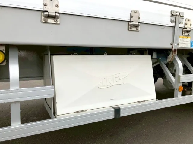 助手席側中央に工具箱が付いています。|トレクス  PLB34112改の写真18