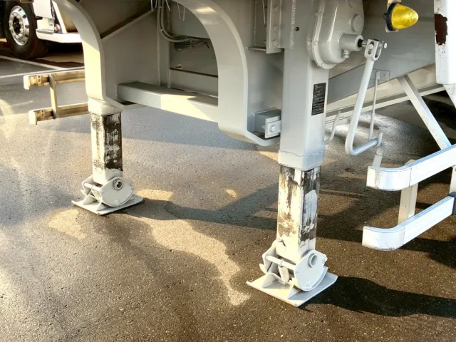 脚は手動式です。|トレクス  PLB34112改の写真25