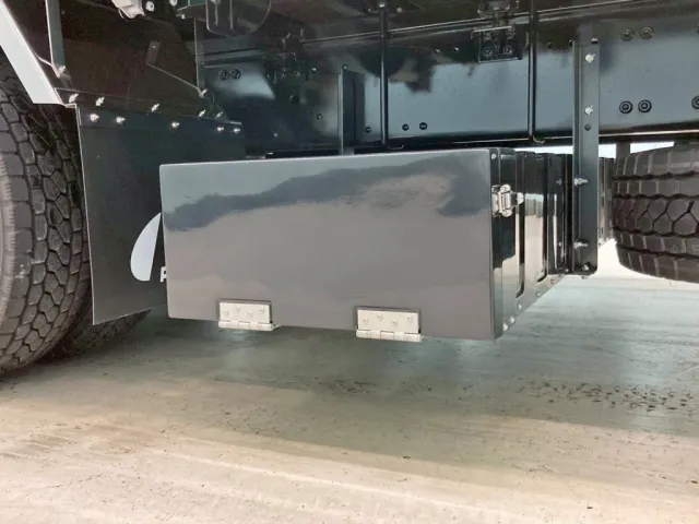 ボディー後方にりん木入れが付いています。|三菱 スーパーグレート 2PG-FS84VZの写真12