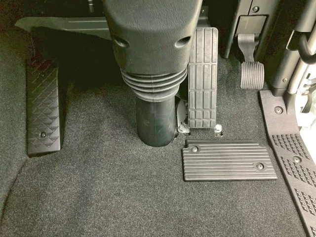 2ペダル仕様です。|三菱 スーパーグレート 2PG-FS84VZの写真19