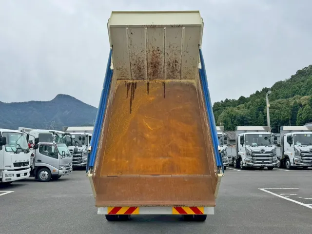 床は鉄板です。|いすゞ フォワード 2RG-FSR90S2の写真8