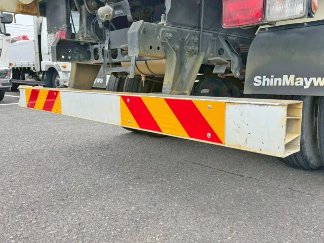 リヤバンパー運転席側カバーが欠品しています。|いすゞ フォワード 2RG-FSR90S2の写真26