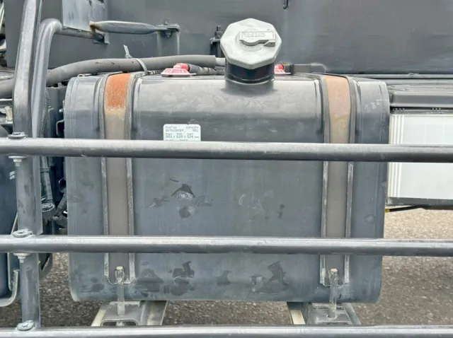 燃料タンクは90Lです。|いすゞ フォワード 2RG-FSR90S2の写真29