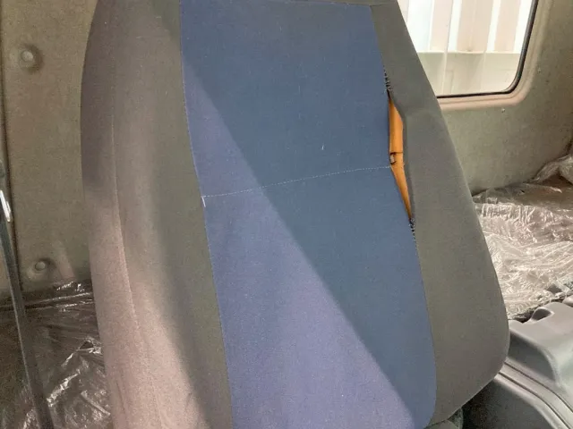 運転席背もたれに破れがあります。|三菱 ファイター QDG-FQ62Fの写真9