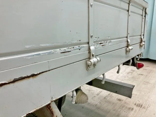 助手席側アオリ後方にキズ・手塗り箇所があります。|三菱 ファイター QDG-FQ62Fの写真15