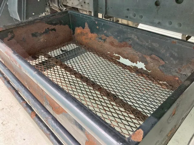 りん木入れ側面に腐食・穴あきがあります。|三菱 ファイター QDG-FQ62Fの写真24