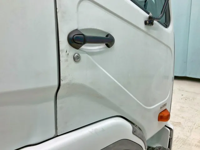 運転席ドアにキズがあります。|三菱 ファイター QDG-FQ62Fの写真31