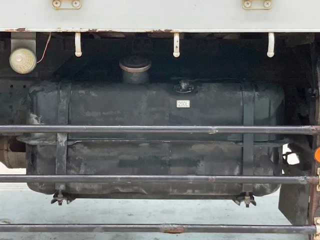 燃料タンクは200Lです。|三菱 ファイター QDG-FQ62Fの写真33