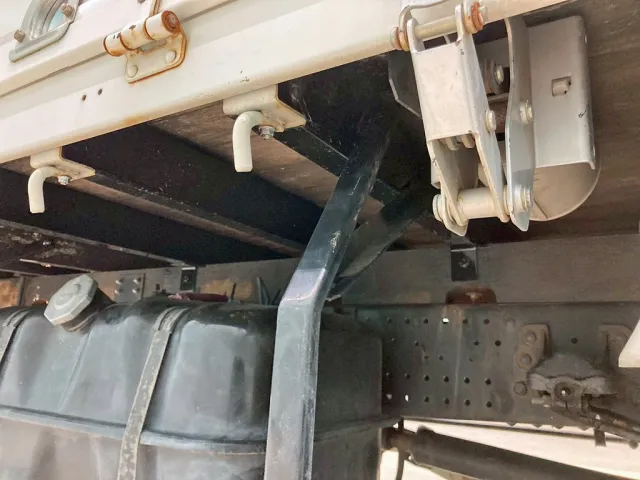 横ネタ6本鉄製です。|いすゞ フォワード TKG-FRR90S2(2WD)の写真7