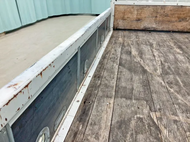 床板中央助手席側に割れがあります。|いすゞ フォワード TKG-FRR90S2(2WD)の写真12