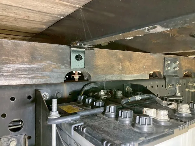 運転席側の縦ネタ・横ネタ結合ボルトに緩みがあります。(複数個所有り)|いすゞ フォワード TKG-FRR90S2(2WD)の写真21