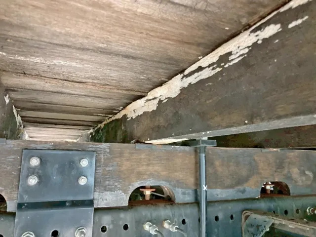 横ネタに腐食があります。(複数個所有り)|いすゞ フォワード TKG-FRR90S2(2WD)の写真22