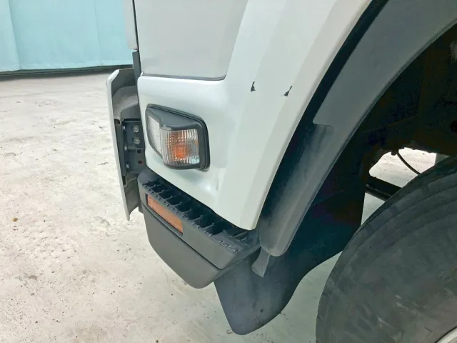 助手席ドアにキズ・サビがあります。|いすゞ フォワード TKG-FRR90S2(2WD)の写真28