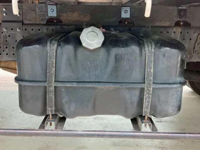 燃料タンクは100Lです。|いすゞ フォワード TKG-FRR90S2(2WD)の写真29