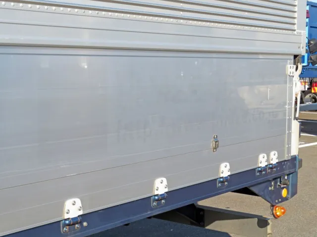 いすゞ フォワード 2RG-FRR90T2(2WD)の写真16