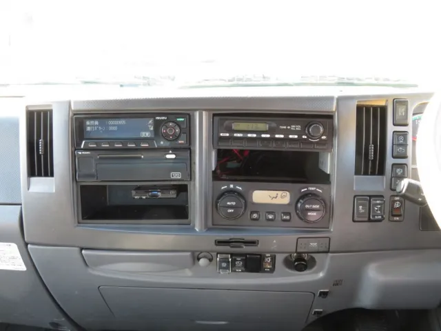 いすゞ フォワード 2RG-FRR90T2(2WD)の写真27