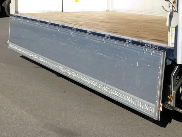 いすゞ フォワード 2RG-FRR90T2(2WD)の写真32