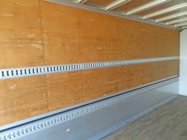 いすゞ フォワード 2RG-FRR90T2(2WD)の写真33