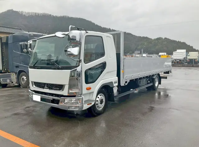 フロント周りメッキパーツで飾っています。|三菱 ファイター 2KG-FK65F(2WD)の写真1