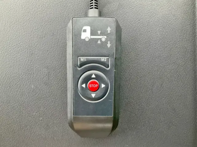 エアサスのコントローラーです。|三菱 ファイター 2KG-FK65F(2WD)の写真15