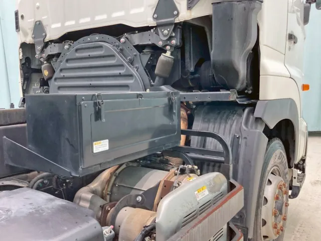 運転席側に工具箱が付いています。|日野 プロフィア 2DG-FS1AGAの写真21