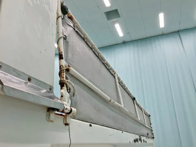 助手席側コボレーン骨組みにサビ・曲がりがあります。|日野 プロフィア 2DG-FS1AGAの写真27