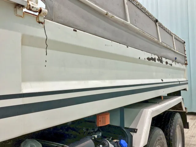 助手席側オアリにキズ・サビがあります。(前方)|日野 プロフィア 2DG-FS1AGAの写真28