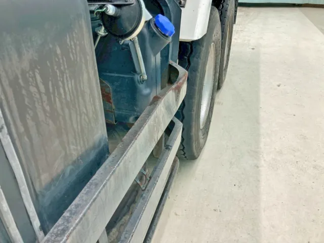 助手席側サイドバンパーに曲がりがあります。|日野 プロフィア 2DG-FS1AGAの写真31