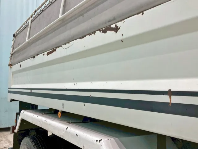 運転席側オアリ後方にキズ・サビがあります。|日野 プロフィア 2DG-FS1AGAの写真35