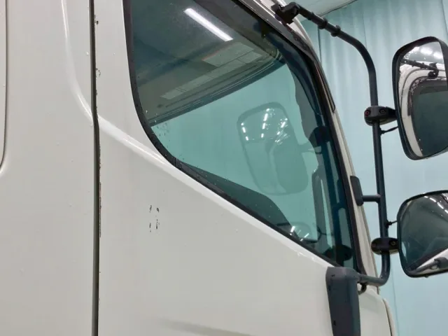 運転席ドアにキズがあります。|日野 プロフィア 2DG-FS1AGAの写真43