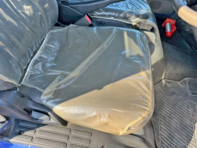 運転席座面にヘタリがあります。|三菱 キャンター 2PG-FBA30(2WD)の写真8