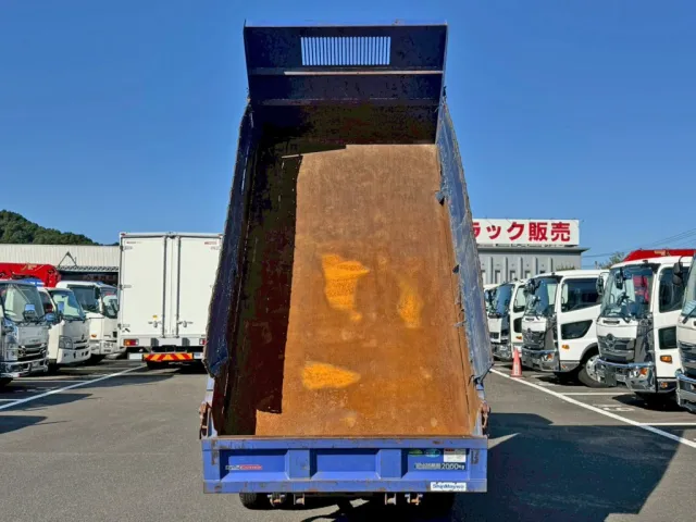 床は鉄板です。|三菱 キャンター 2PG-FBA30(2WD)の写真9