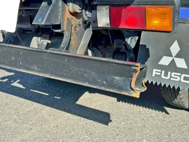 リヤバンパー運転席側にヘコミがあります。|三菱 キャンター 2PG-FBA30(2WD)の写真18