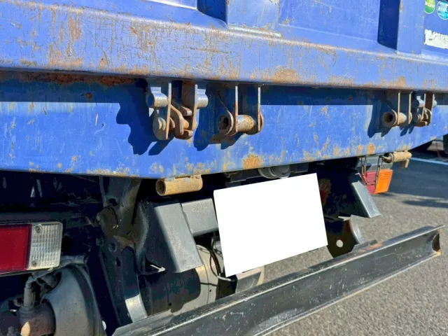 リヤゲートの助手席側ロックピンが欠品しています。|三菱 キャンター 2PG-FBA30(2WD)の写真19